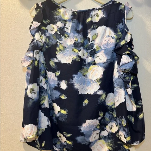 Gibson Navy Floral Ruffle Sleeve Blouse with White Roses - Picture 11 of 12